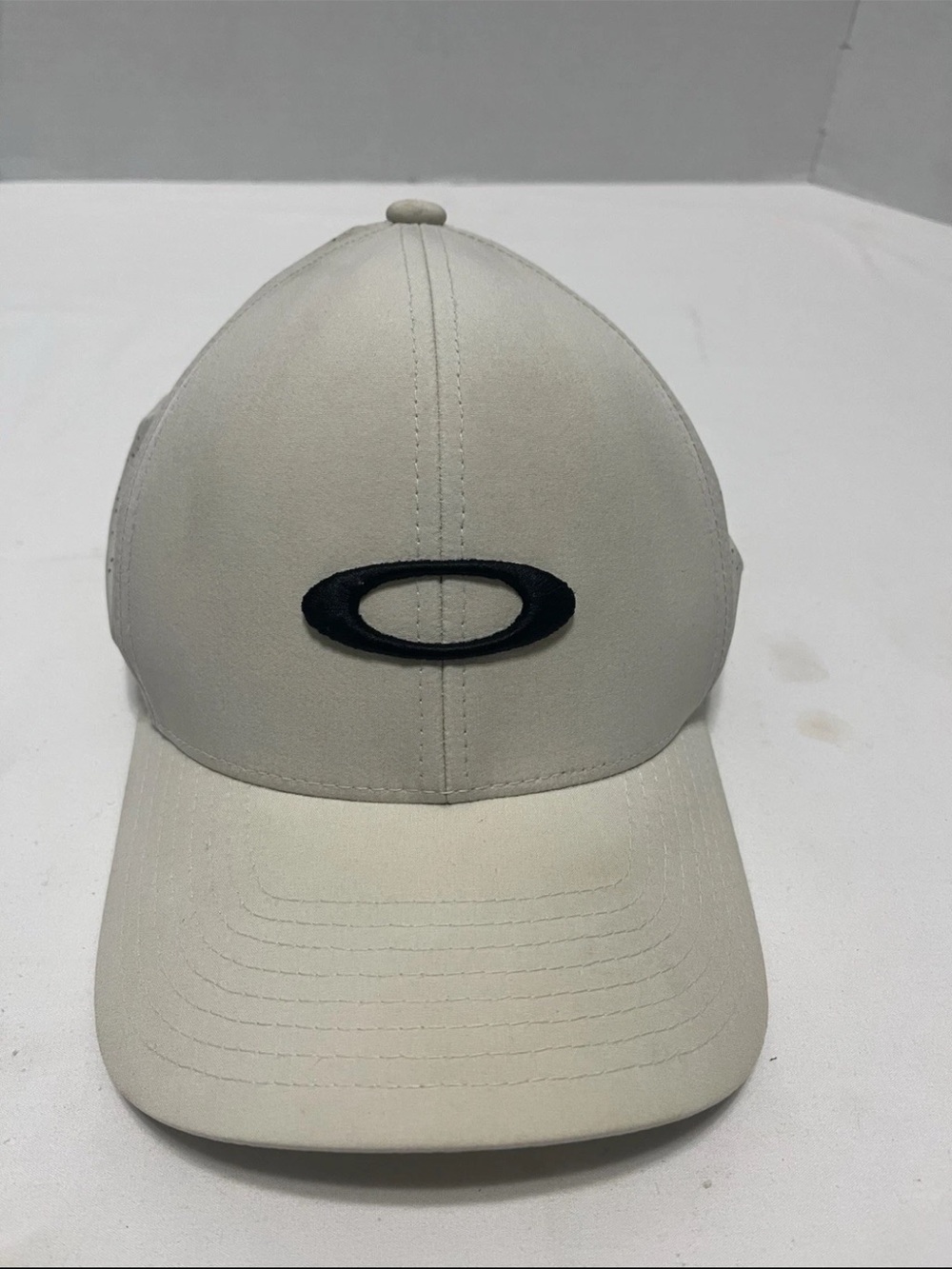 Oakley Beige and Black Flexfit Baseball Cap